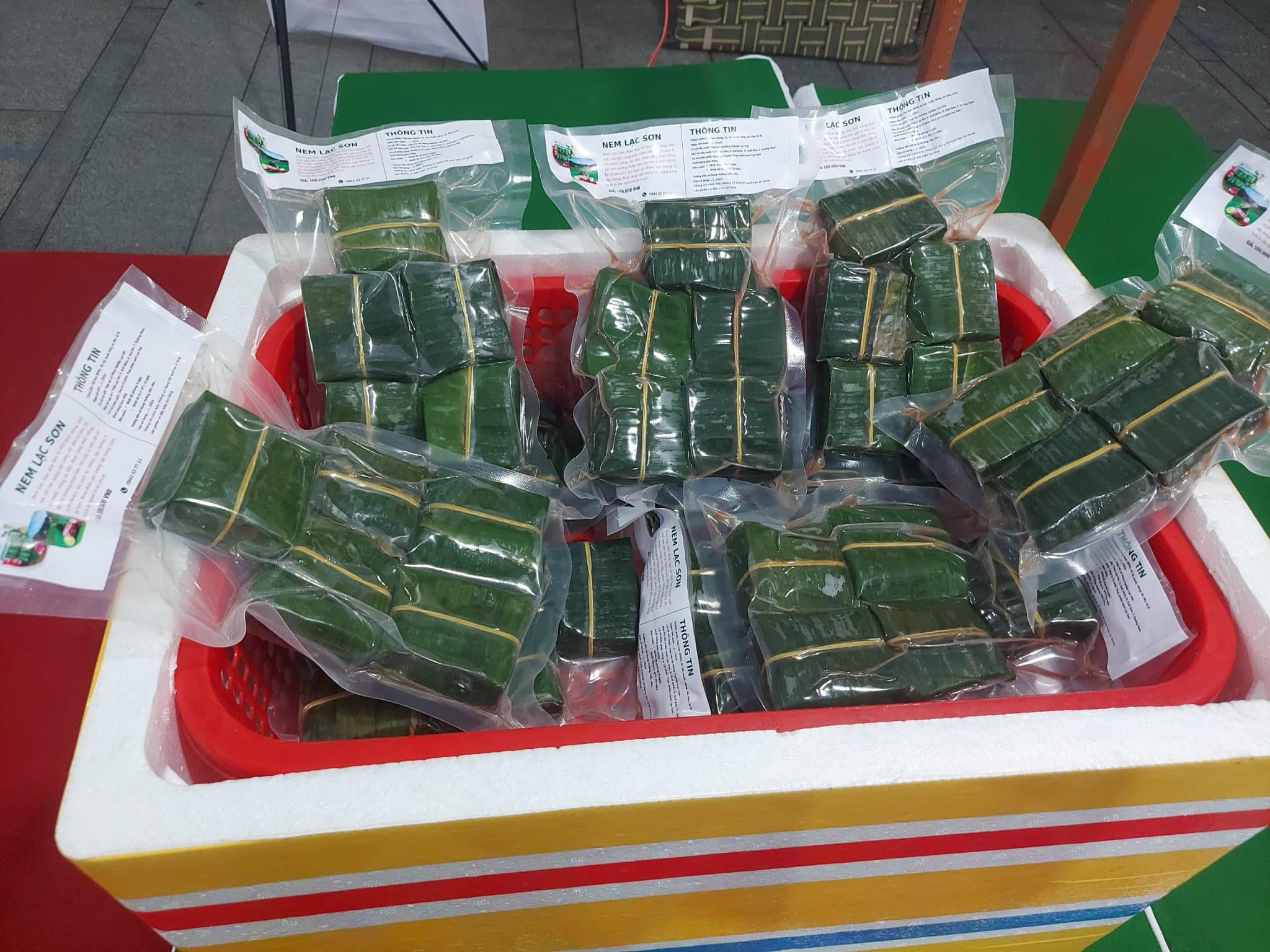 Nữ doanh nhân 9x thu về hàng trăm triệu mỗi tháng nhờ "Hồi sinh" đặc sản nem thịt Lạc Sơn xứ Quảng